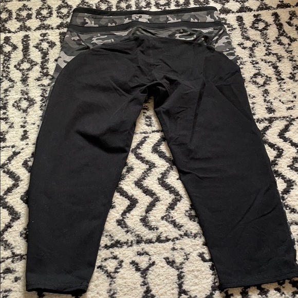 Fabletics Workout Capris - Picture 5 of 6